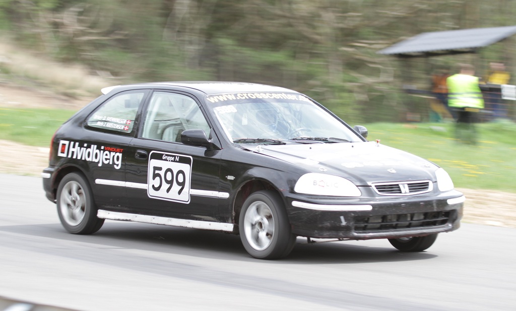 Magnus Jensen og Tobias Daarbak kæmper hårdt om føring i mesterskabet i 85 ccm
(Foto: Asmus Westphalen)